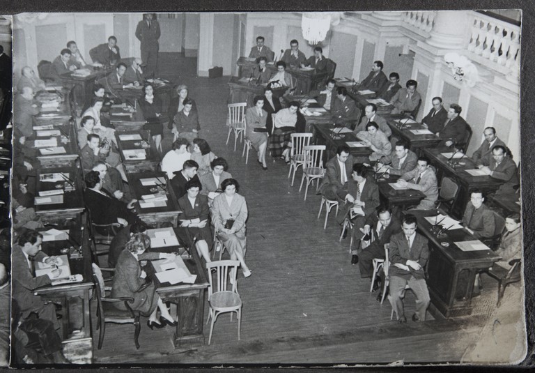 Reggio Emilia, 1955, Sala del Tricolore, Festeggiamenti per l'80° di Alcide Cervi, panoramica del pubblico